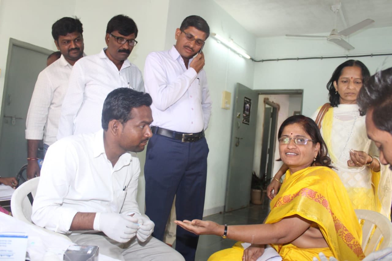  Dr. Vaijayanta Patil at Diabetes Diagnosis Camp